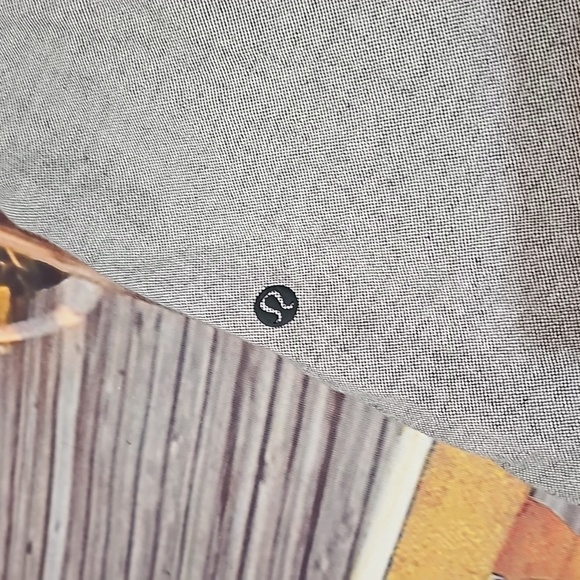 Lululemon Grey Shorts Size 32‎ - Picture 4 of 4